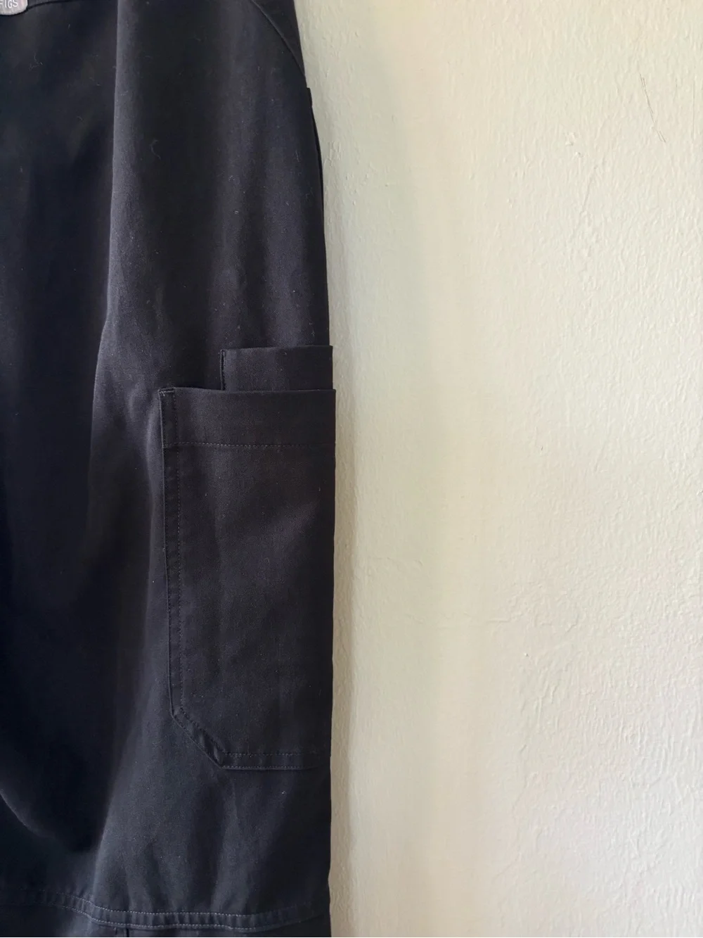 FIGS Men's Black Scrub Pants with Contrast Drawstring